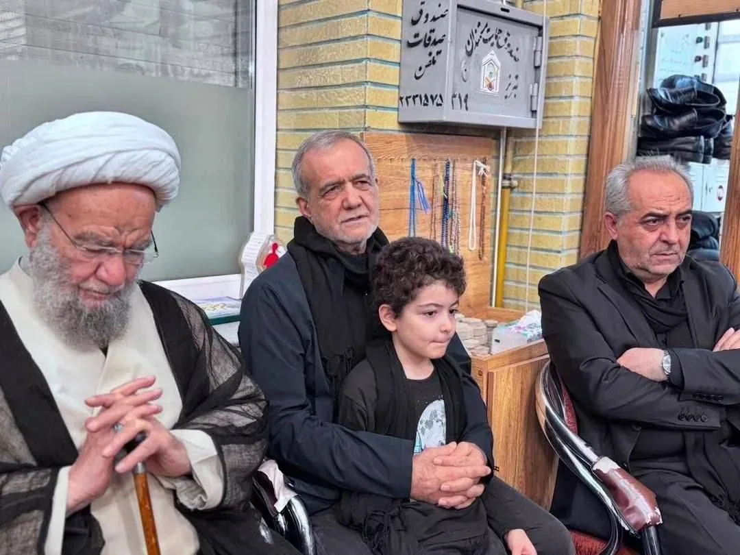 حضور رئیس جمهور در جمع عزاداران