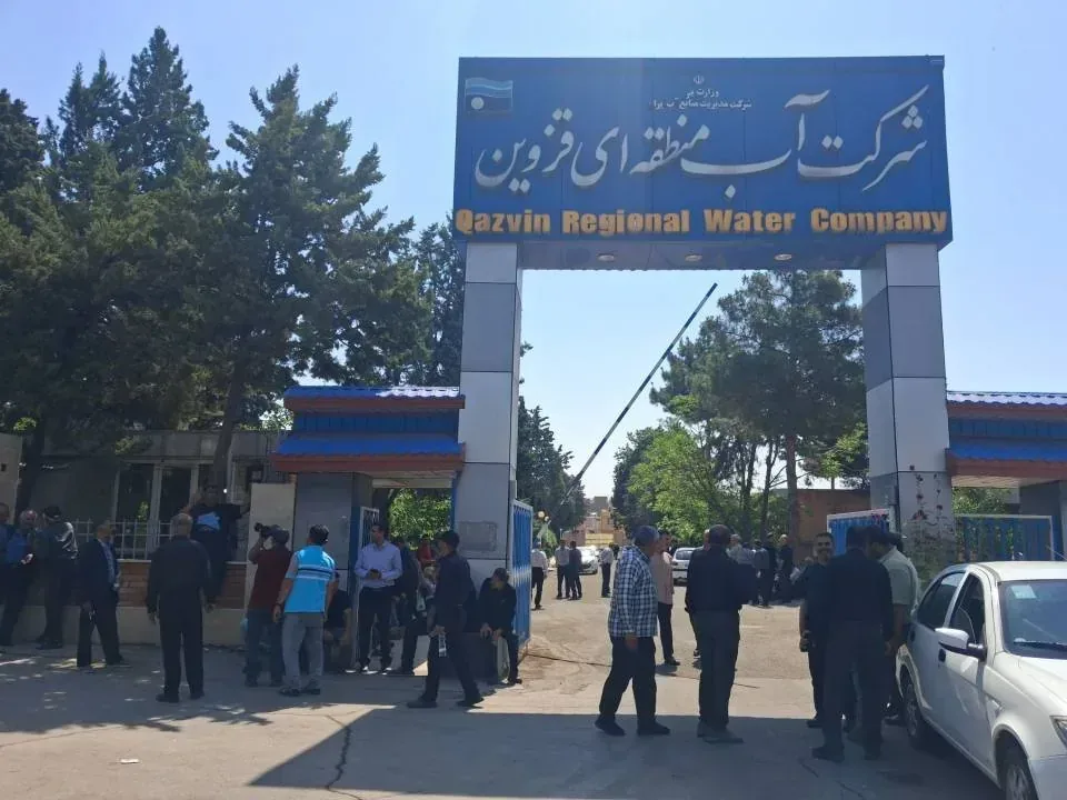 تجمع کشاورزان مقابل آب منطقه‌ای قزوین؛ مطالبه حق‌آبه دشت قزوین جدی‌تر شد