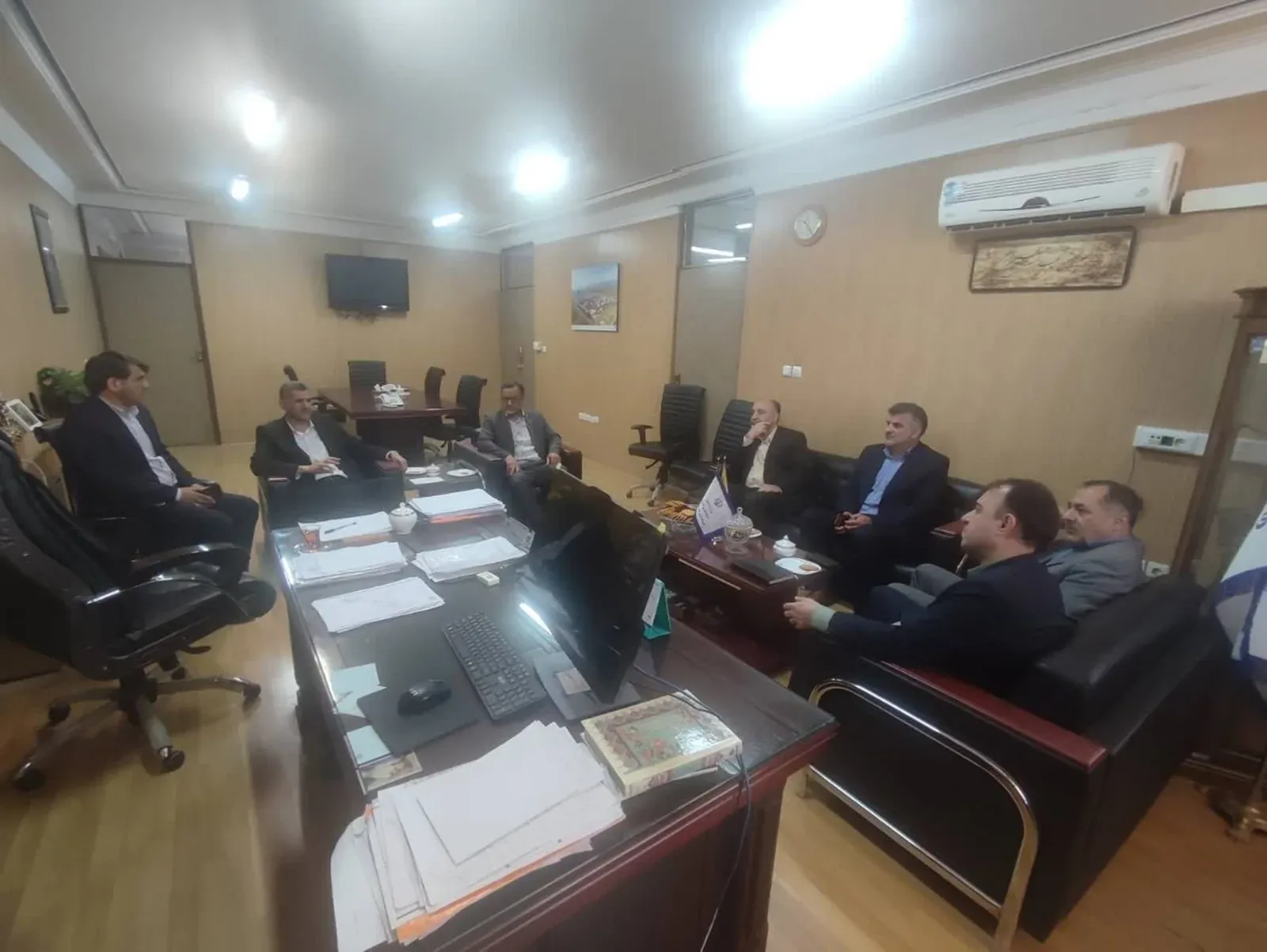 نشست مدیرکل تأمین اجتماعی قزوین با فرماندار آبیک برای بررسی ناترازی منابع و مصارف سازمان