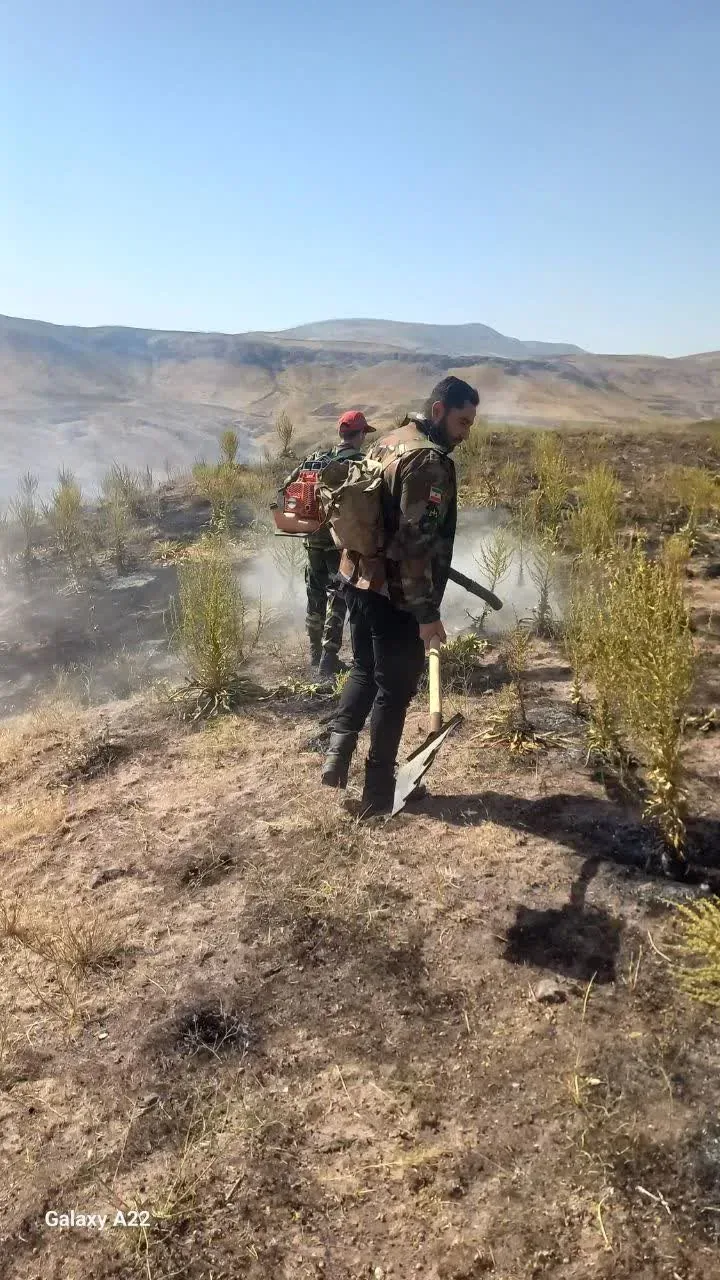 مهار آتش‌سوزی در روستای «میانج» بخش کوهین با حضور به‌موقع نیروهای امدادی و جوامع محلی
