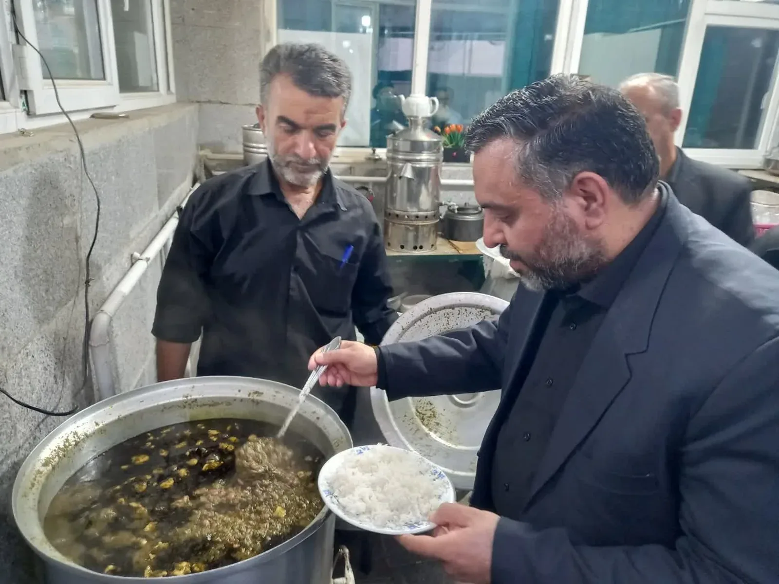 آغاز فعالیت آشپزخانه‌های «اطعام حسینی» کمیته امداد قزوین؛ پویش طبخ و توزیع غذای گرم تا پایان ماه صفر ادامه دارد
