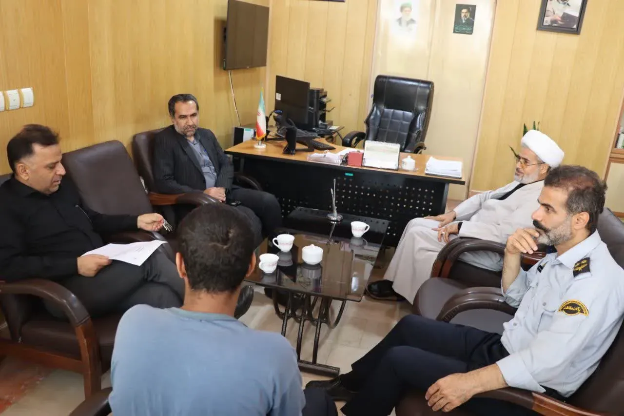 بازدید رئیس حوزه قضایی آبگرم از کانون اصلاح و تربیت قزوین و رسیدگی به درخواست مددجویان