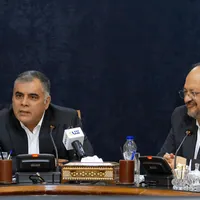 جلسه مشترک پاکنژاد و شریعتمداری در آستانه مجمع هلدینگ