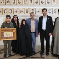 دیدار خانواده شهید حاجی‌زاده با شهردار قزوین